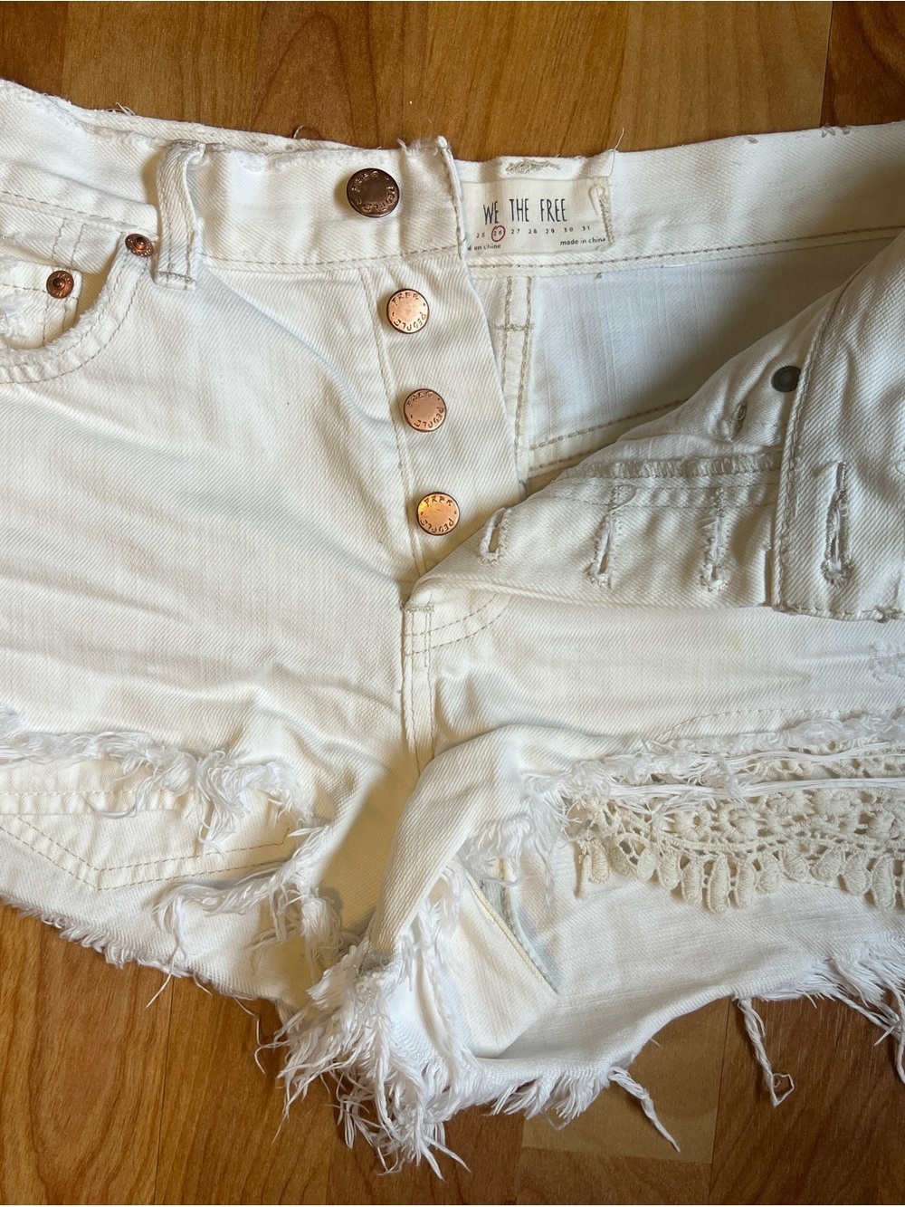 VGUC We The Free White Distressed Denim Cutoff Shorts w copper hardware sz 26